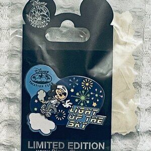 Disney DVC Mickey Mouse Light Up the Sky Pin- LE